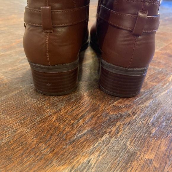 Geneo Tall Riding Boot -Has gold TH on the sides. - Picture 7 of 12